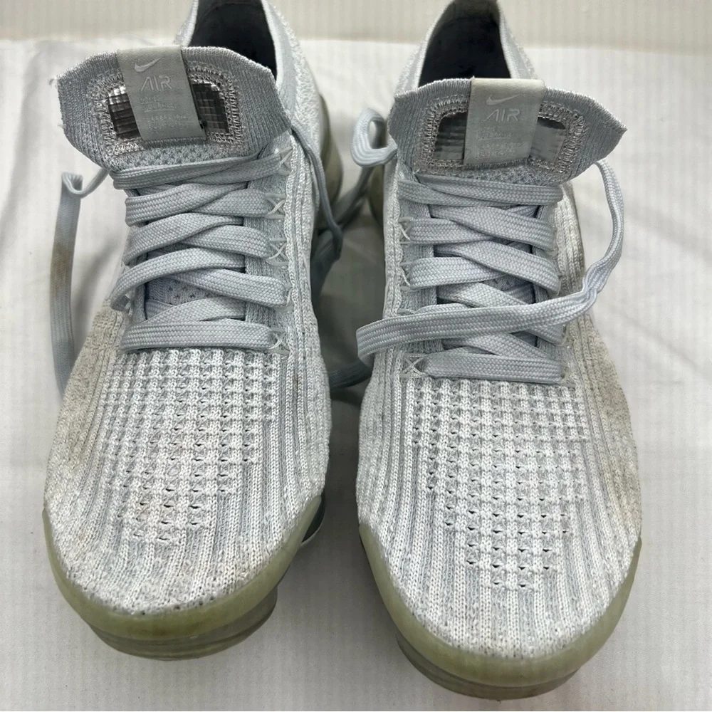 Womens Nike Air Vapor Max. White. Size 6.